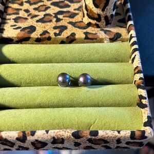 Honors pear stud earrings